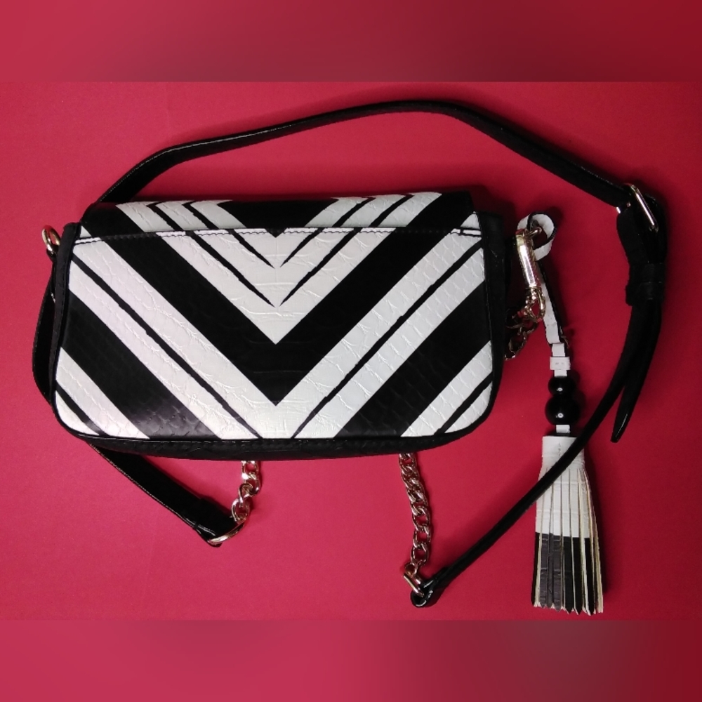 Victoria's Secret crossbody / clutch - Picture 2 of 9